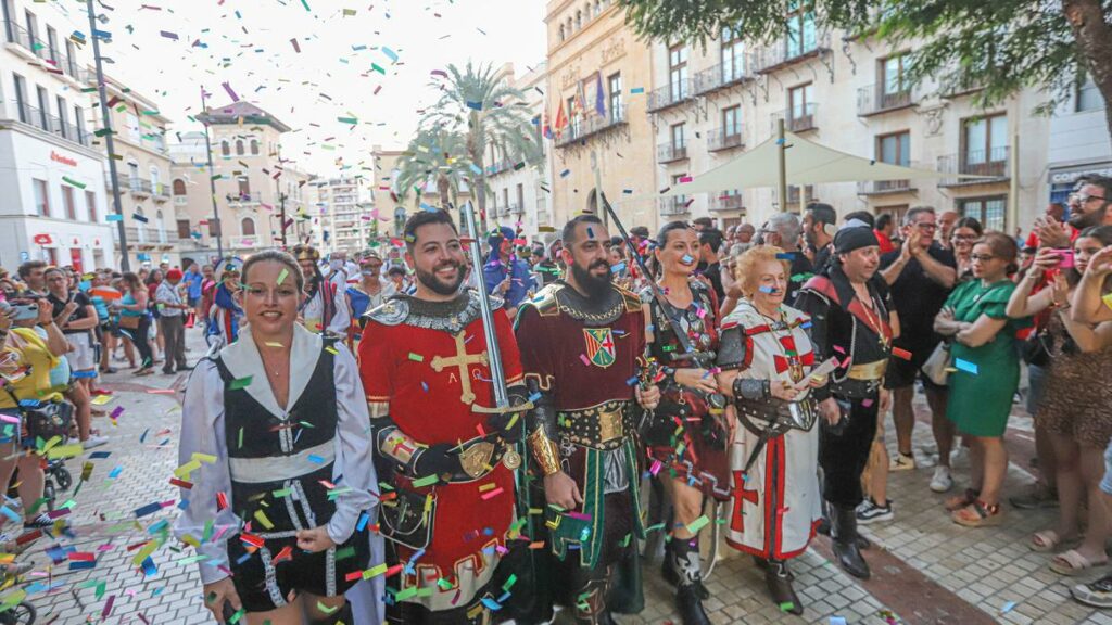 Celebrar los Moros y Cristianos en Elche