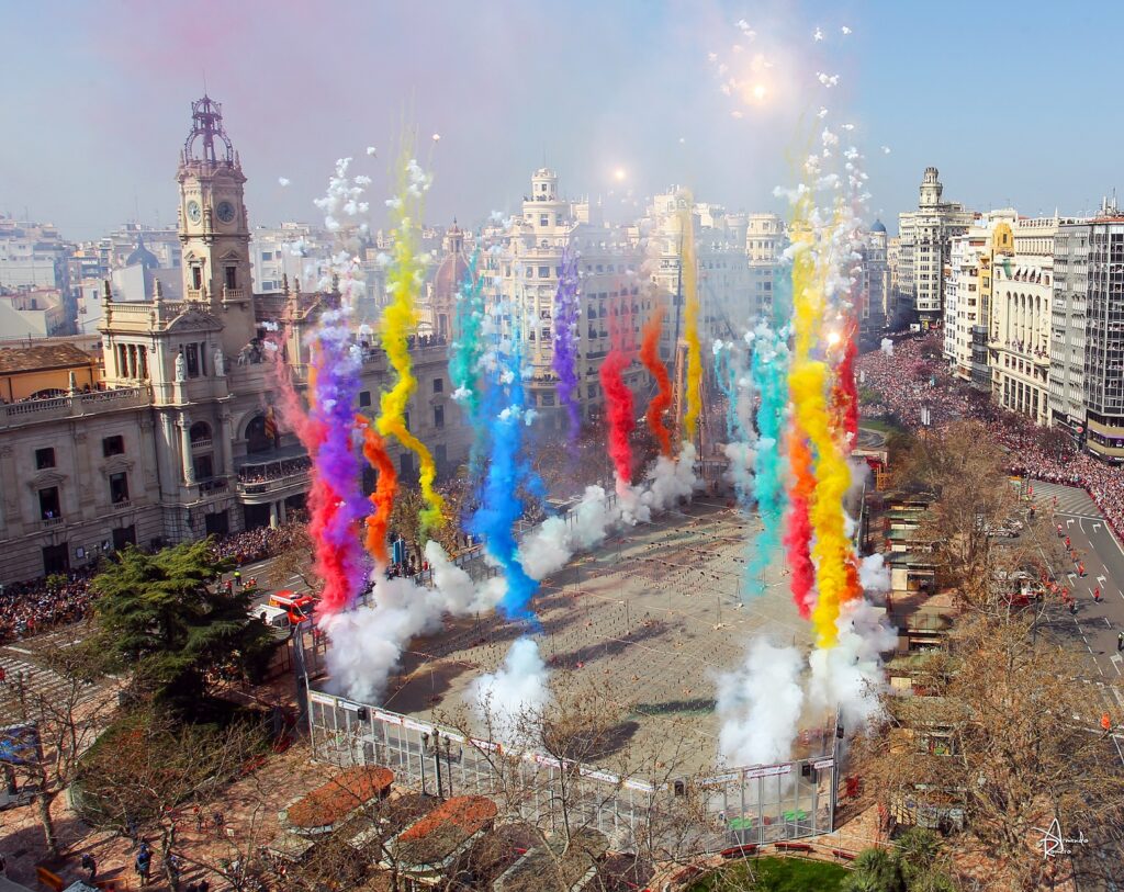 Fallas. Mascleta de colores